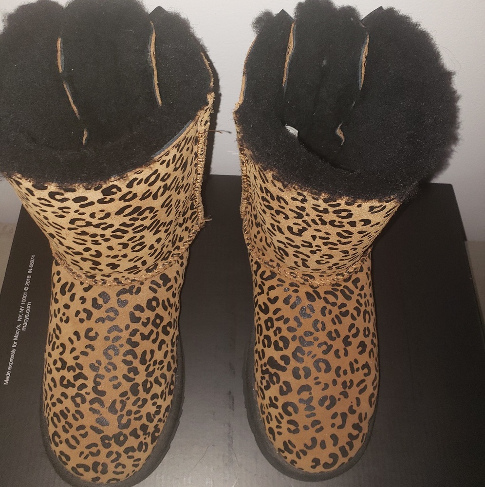 Uggs Boots Kids 6 (will fit womens size 8)